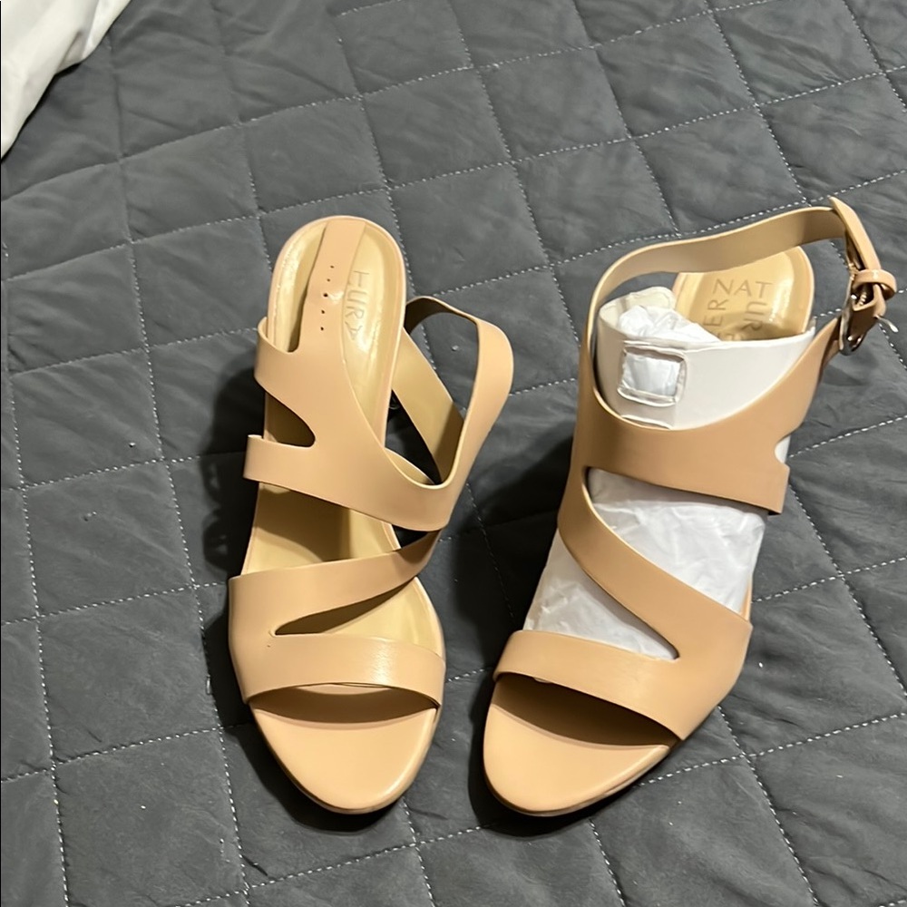 Naturalizer Tan Strappy Sandals with Buckle Closure